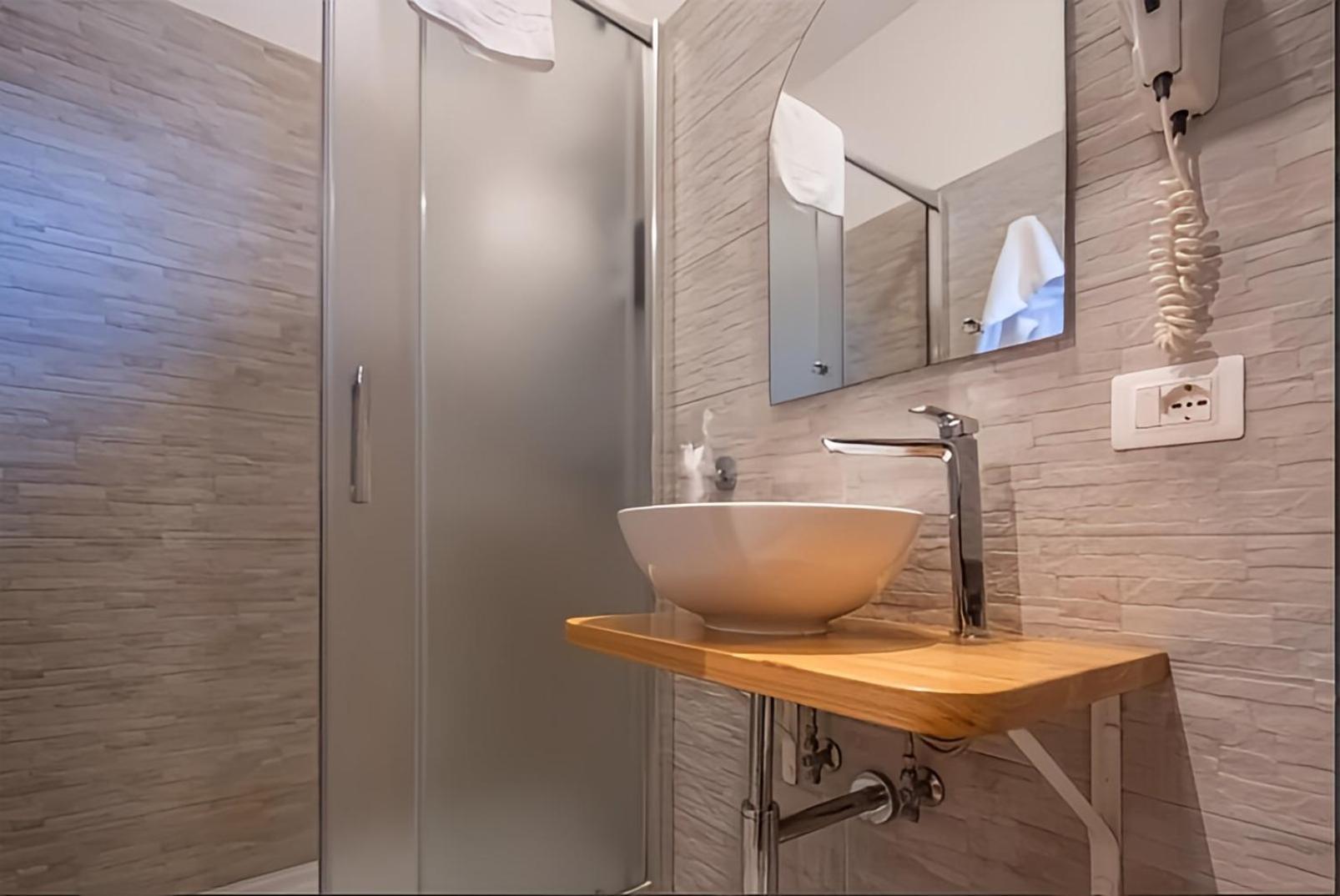 Hotel Velus Civitanova Marche Buitenkant foto