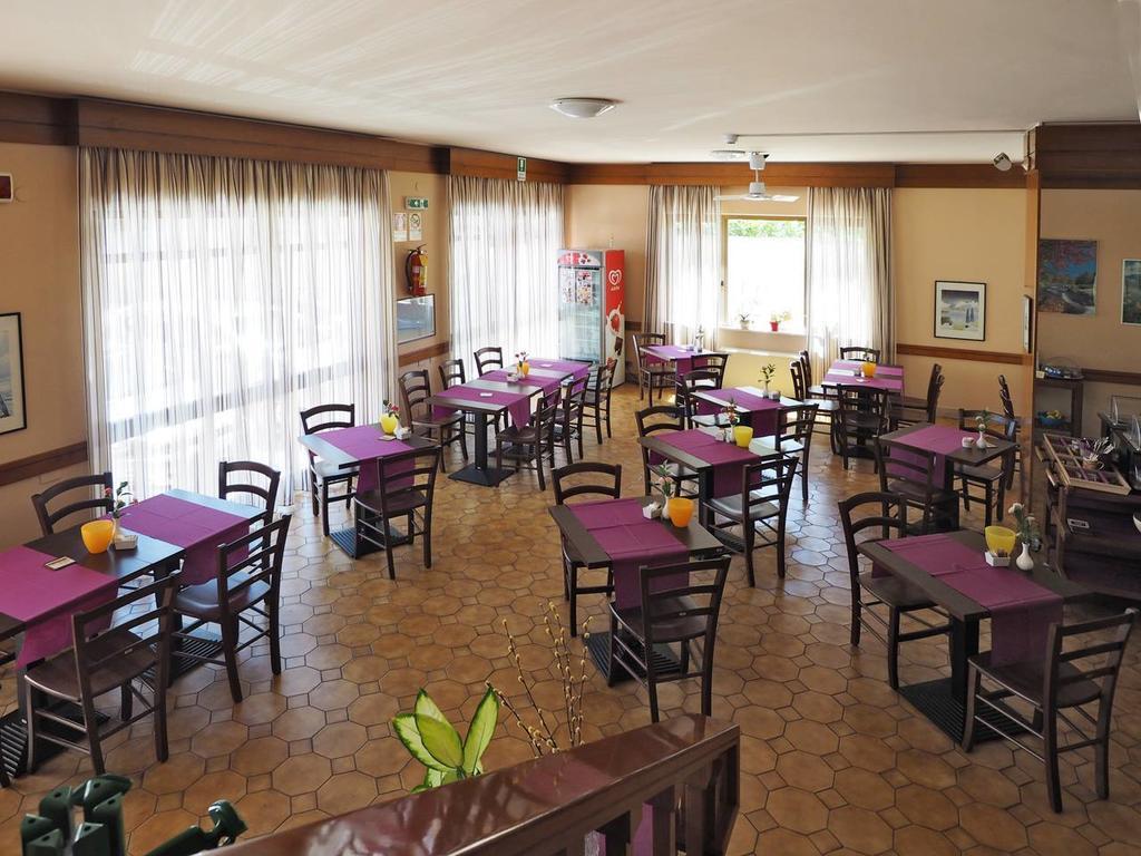 Hotel Velus Civitanova Marche Buitenkant foto