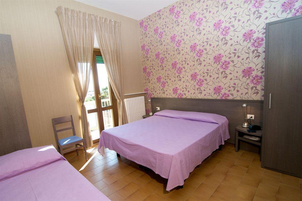 Hotel Velus Civitanova Marche Buitenkant foto