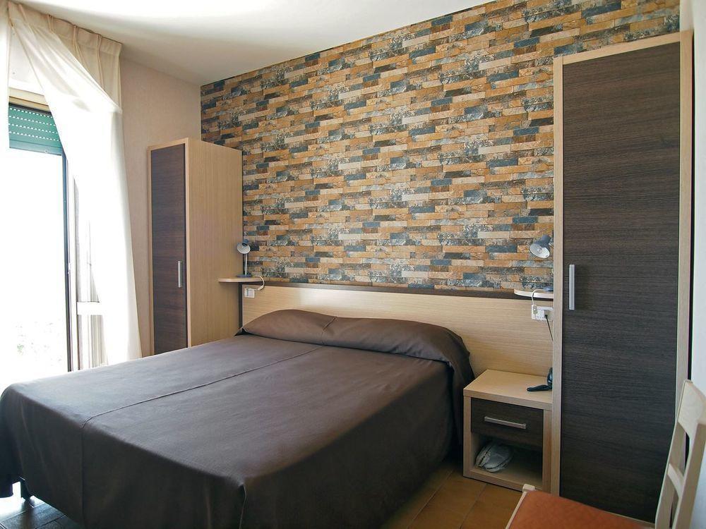 Hotel Velus Civitanova Marche Buitenkant foto
