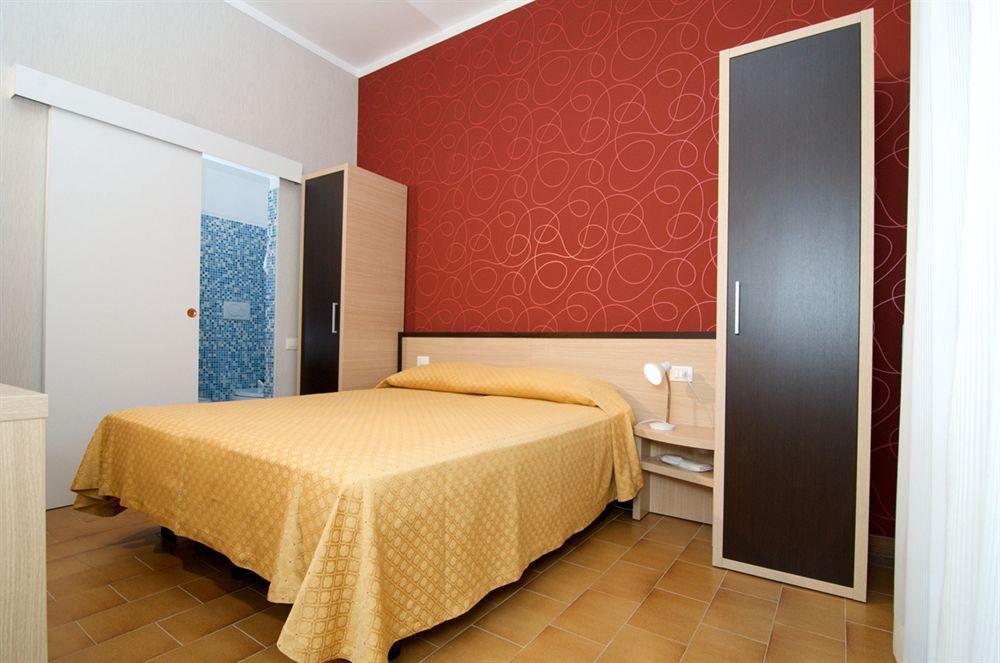 Hotel Velus Civitanova Marche Buitenkant foto