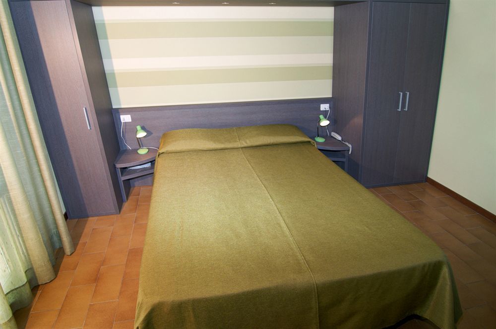 Hotel Velus Civitanova Marche Buitenkant foto