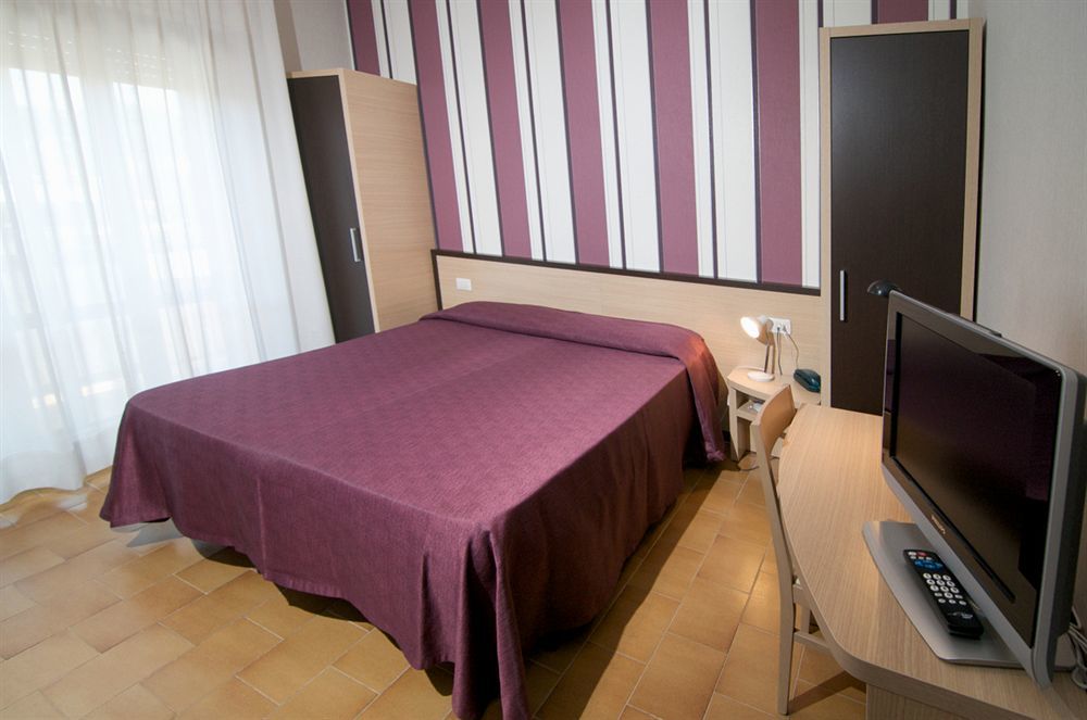 Hotel Velus Civitanova Marche Buitenkant foto