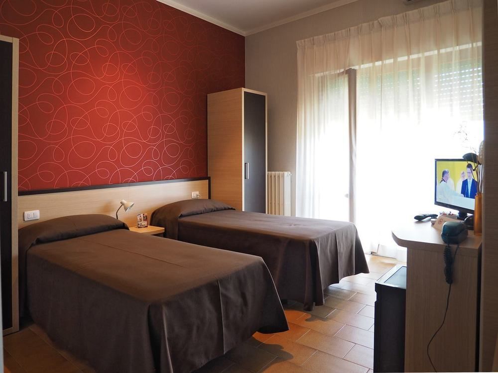 Hotel Velus Civitanova Marche Buitenkant foto