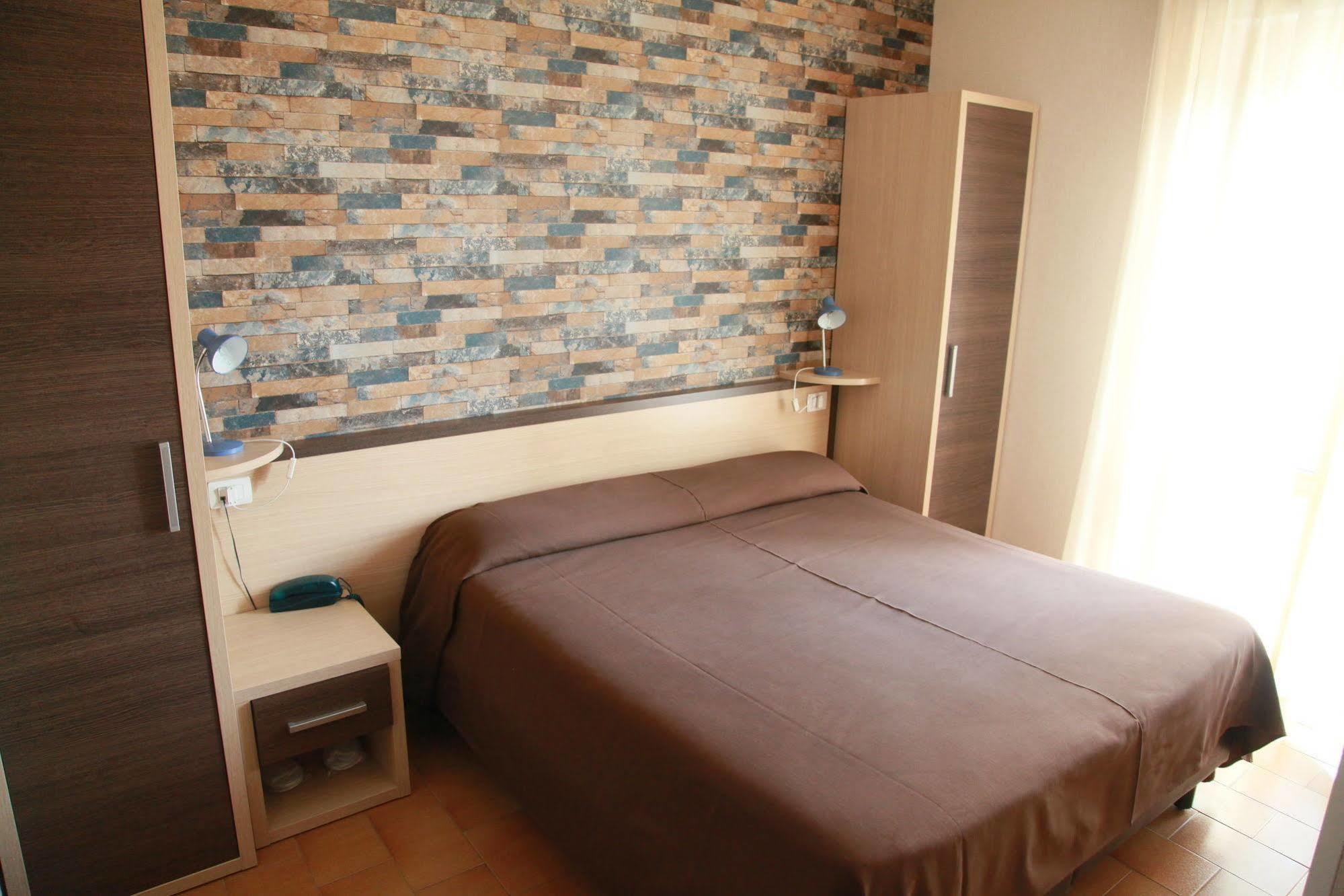 Hotel Velus Civitanova Marche Buitenkant foto