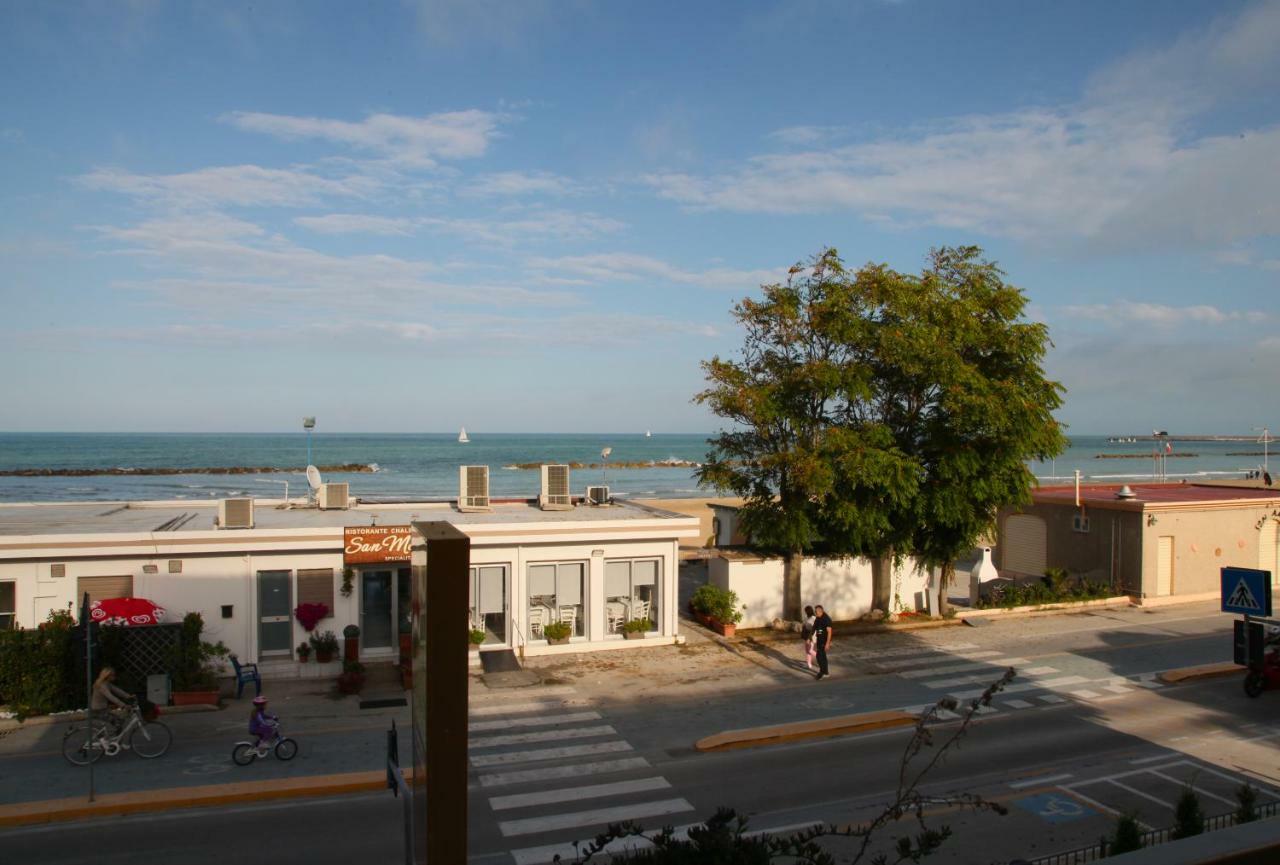 Hotel Velus Civitanova Marche Buitenkant foto